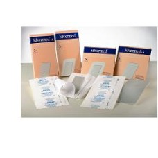 MEDICAZIONE STERILE A BASE DI ARGENTO SENZA BORDO ADESIVO SILVERMED SB AG 10X20CM 3 PEZZI