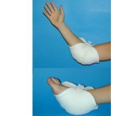 GOMITIERA/TALLONIERA IN VELLO SINTETICO PER LA PREVENZIONE DELLE PIAGHE DA DECUBITO A LIVELLO DEI GOMITI E/O DEI TALLONI NEI PAZIENTI LUNGODEGENTI. SISTEMA DI FISSAGGIO A VELCRO